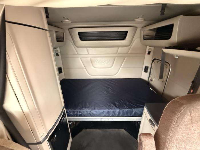 2022 Peterbilt 579 - image 14