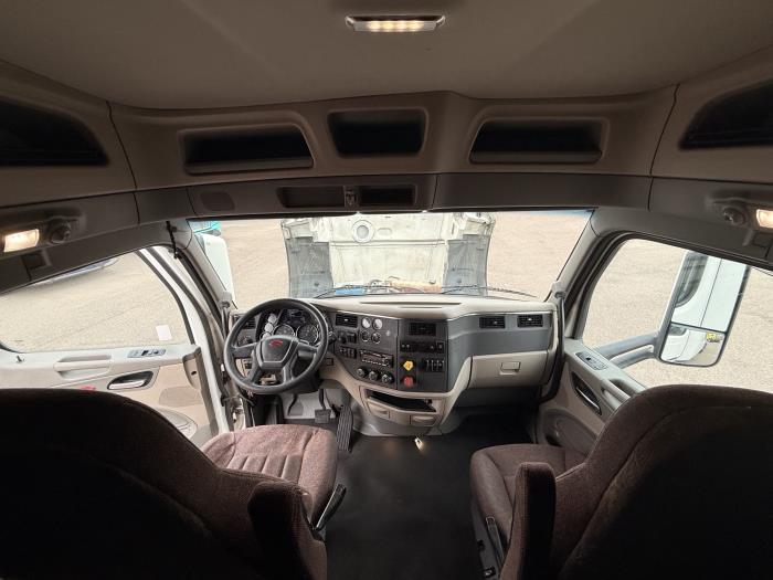 2022 Peterbilt 579 - image 15