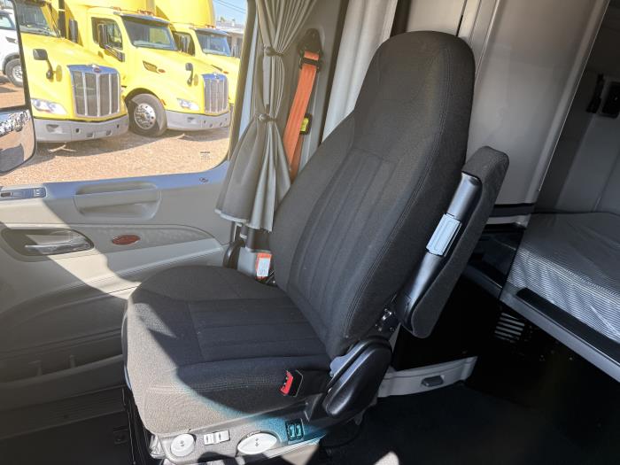 2021 Peterbilt 579-3