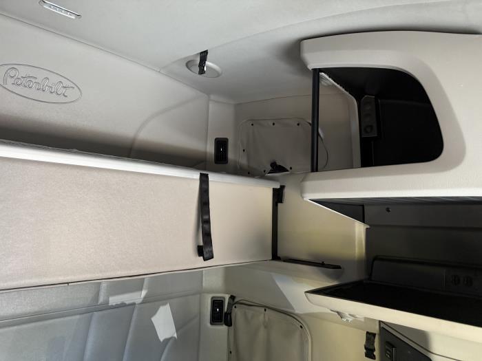 2021 Peterbilt 579-7