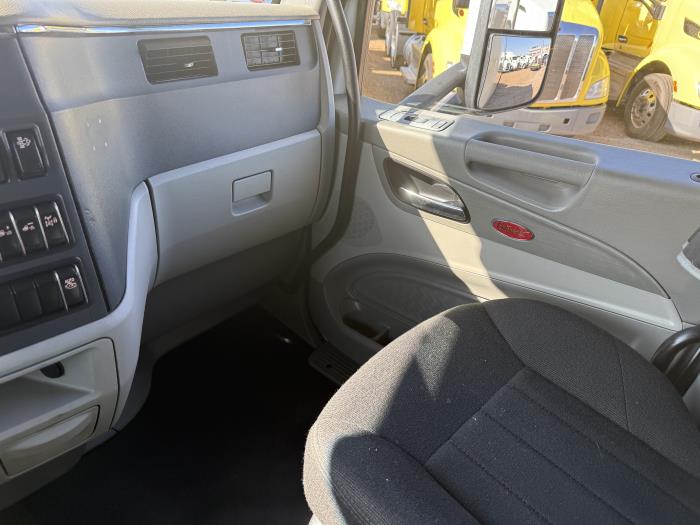 2021 Peterbilt 579-2