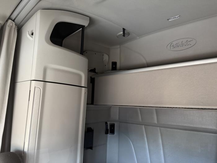 2021 Peterbilt 579-4