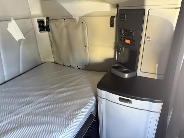 2021 Peterbilt 579-8