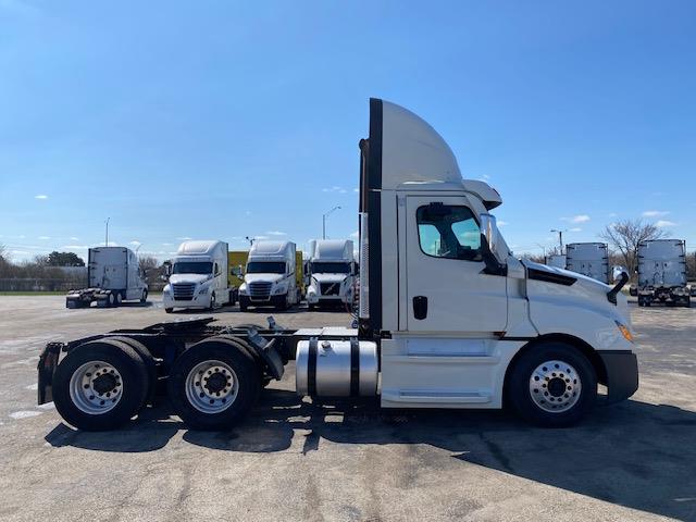 2021 Freightliner Cascadia-7