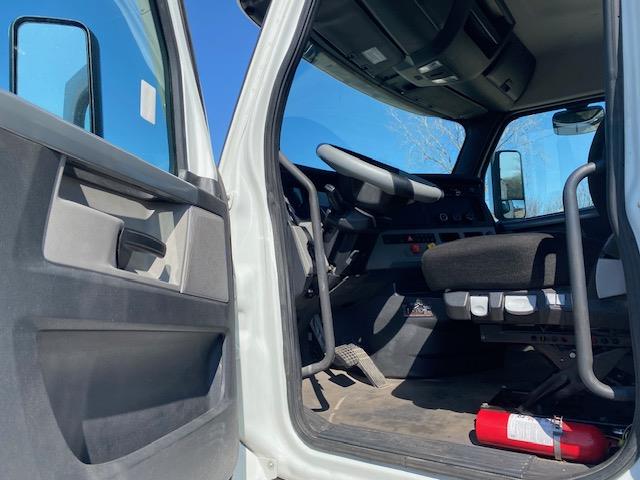 2021 Freightliner Cascadia-13