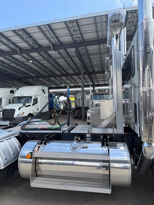 2027 Peterbilt 589-9