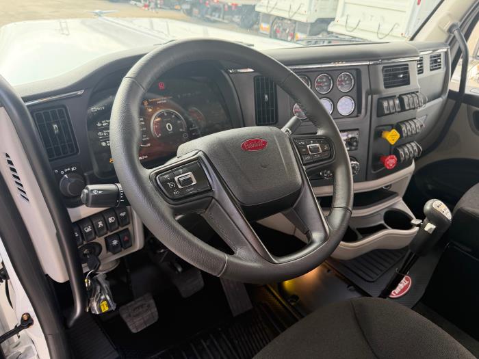2027 Peterbilt 589-15