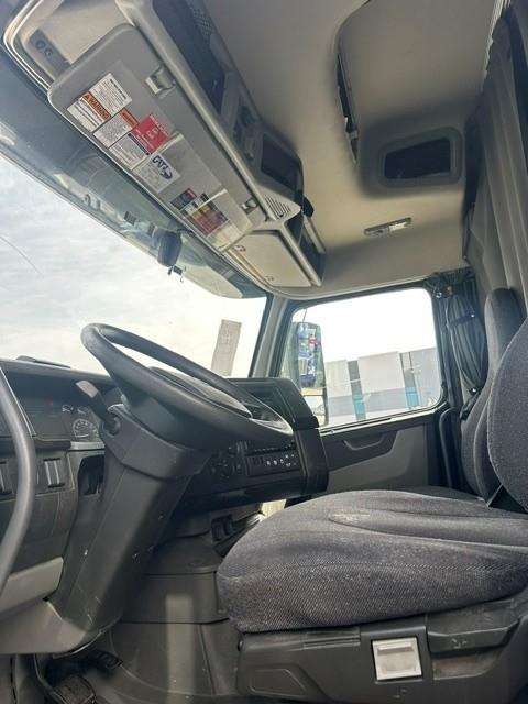 2018 Volvo VNL670-3