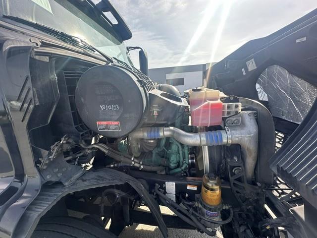 2018 Volvo VNL670-11