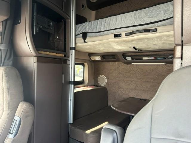 2017 Volvo VNL780-10