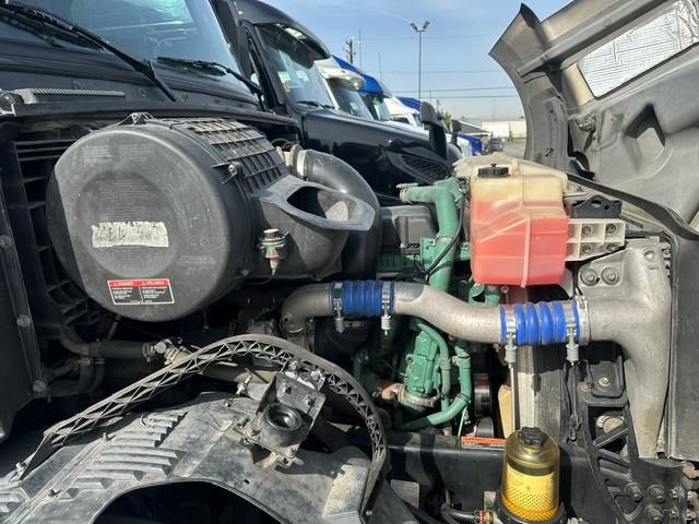 2017 Volvo VNL780-11