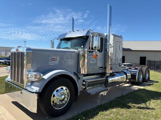2027 Peterbilt - image 2
