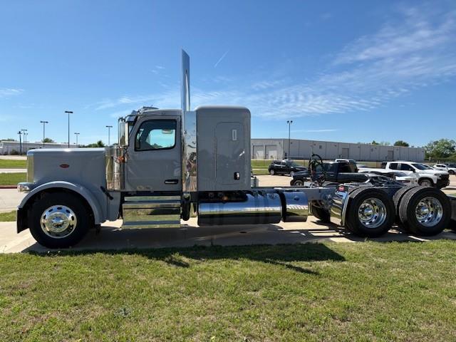 2027 Peterbilt - image 3