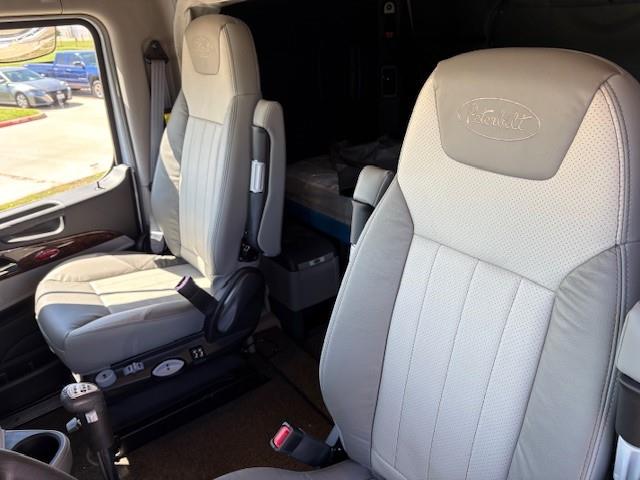 2027 Peterbilt - image 10