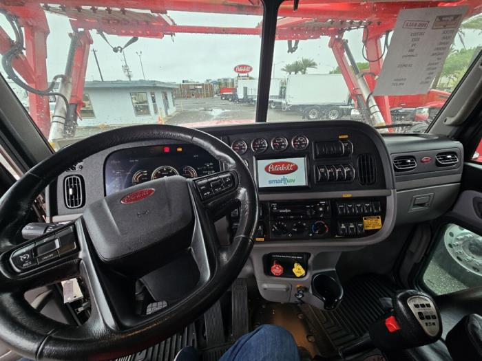 2022 Peterbilt 389-4