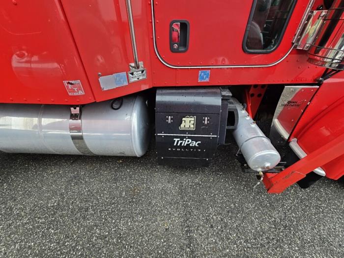 2022 Peterbilt 389-3