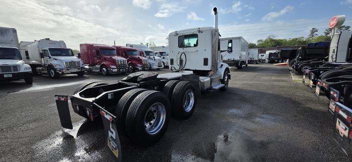 2023 Peterbilt 567-4