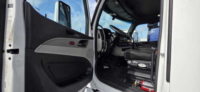 2023 Peterbilt 567-8