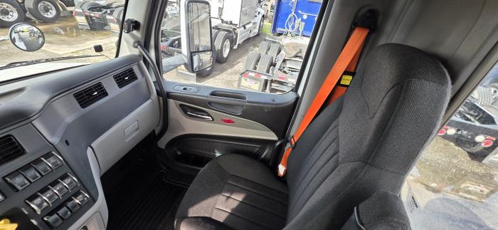 2023 Peterbilt 567-10