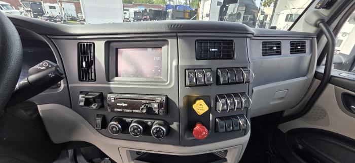 2023 Peterbilt 567-11