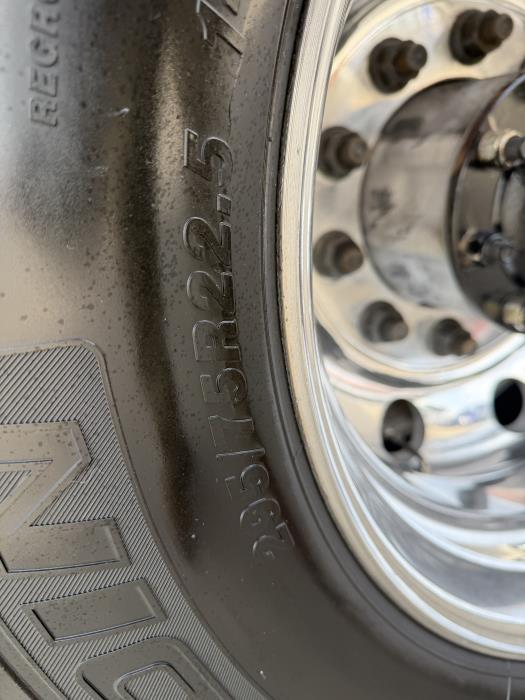 2019 Peterbilt 579-8