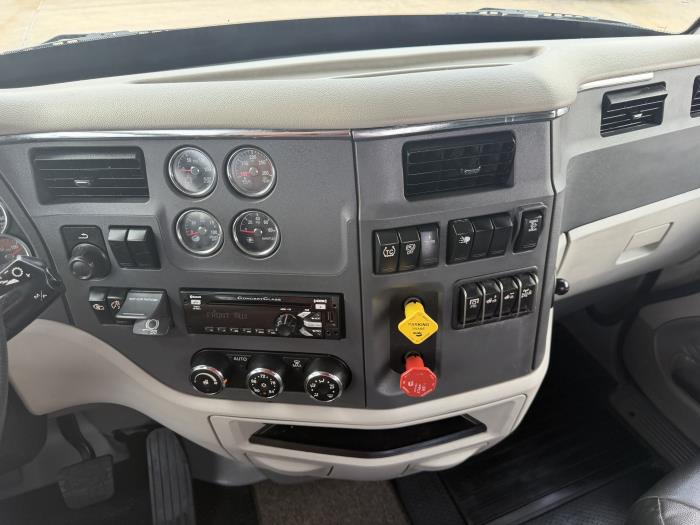 2020 Peterbilt 579-28