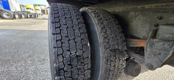 2020 Peterbilt 337-25