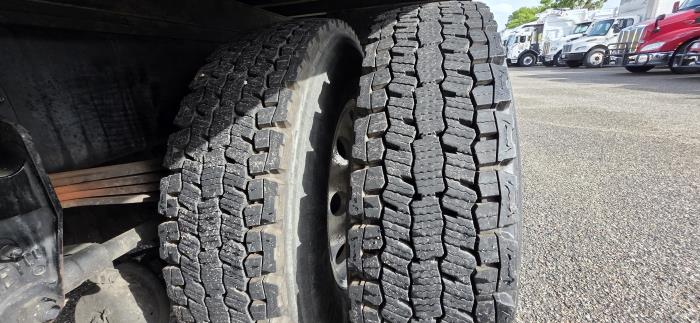 2020 Peterbilt 337-26