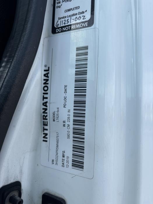 2021 International LT625-8