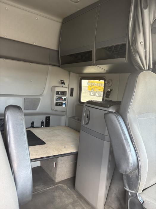 2021 International LT625-8