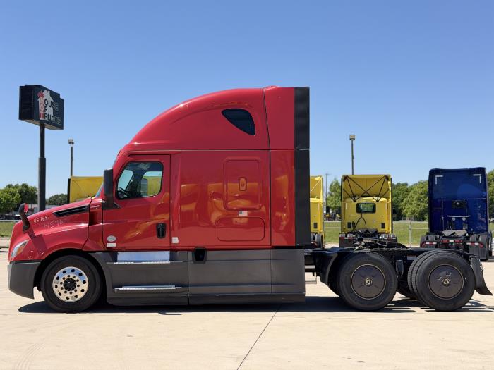 2022 Freightliner Cascadia-7