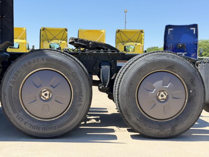 2022 Freightliner Cascadia-9