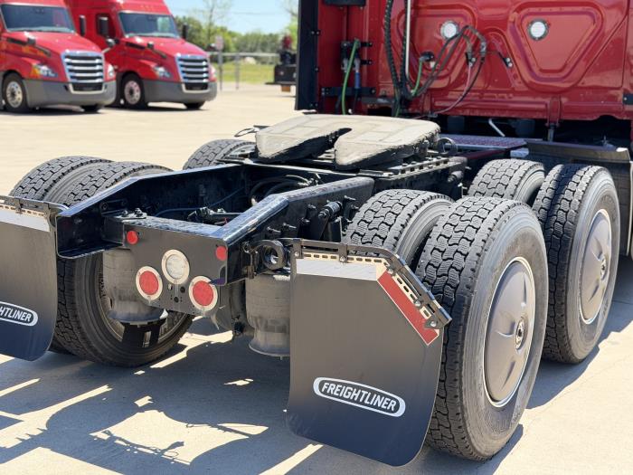 2022 Freightliner Cascadia-10