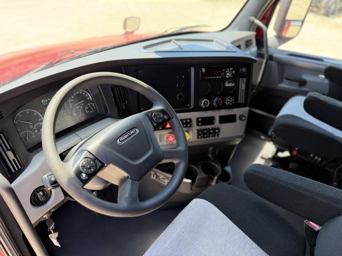 2022 Freightliner Cascadia-17