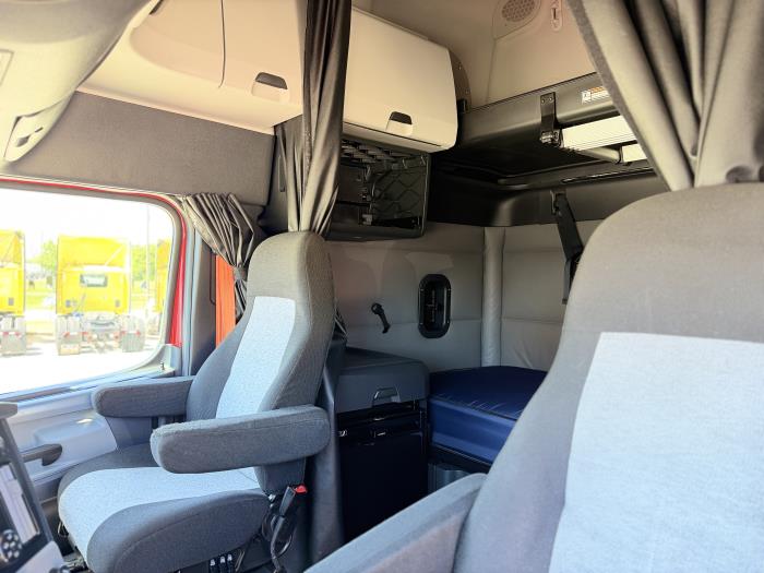 2022 Freightliner Cascadia-18