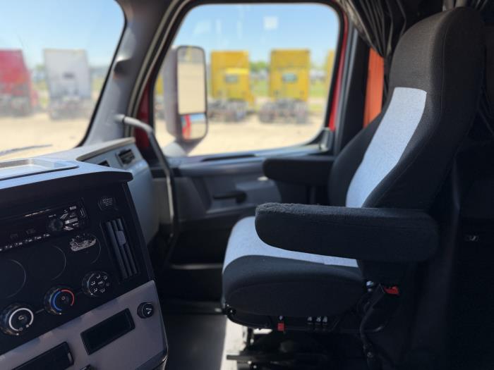 2022 Freightliner Cascadia-19