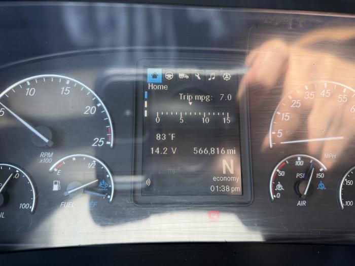 2022 Freightliner Cascadia-25