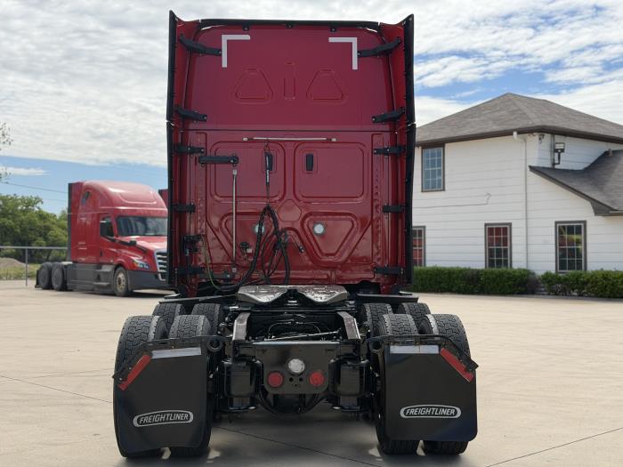 2023 Freightliner Cascadia-6
