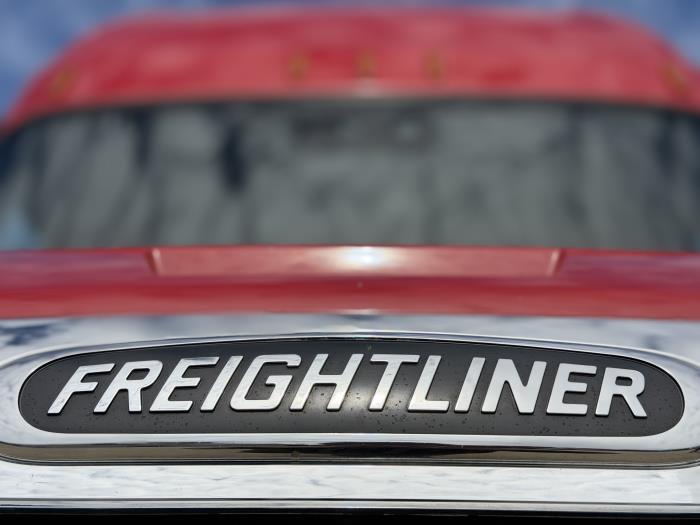2023 Freightliner Cascadia-13