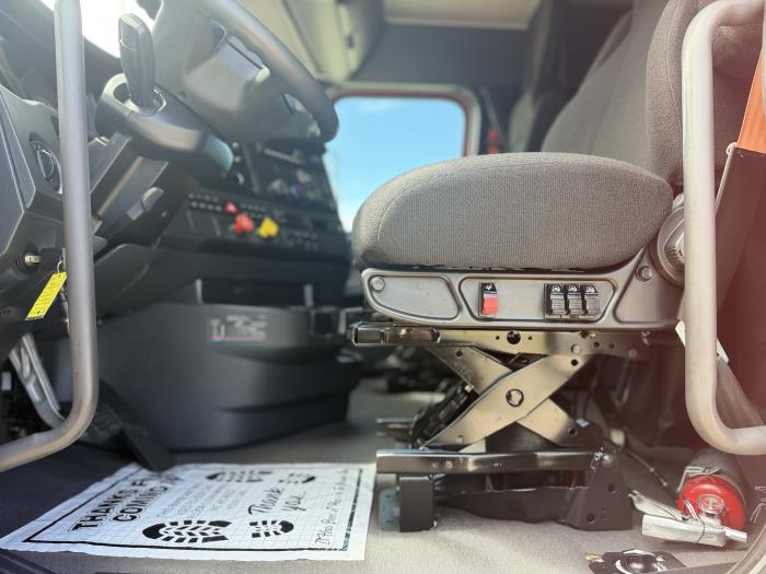 2023 Freightliner Cascadia-19