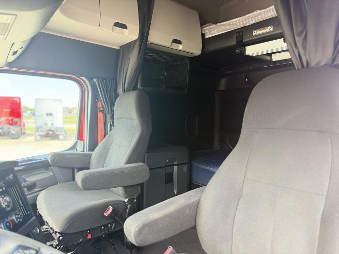 2023 Freightliner Cascadia-21