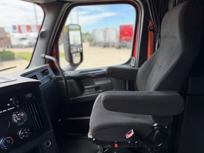 2023 Freightliner Cascadia-22