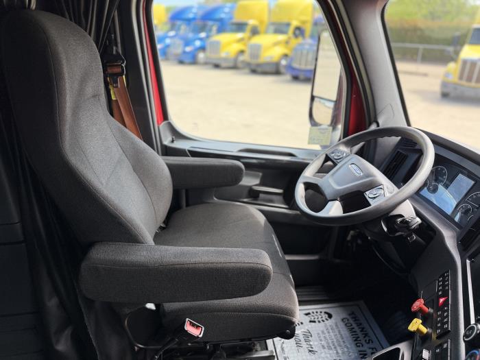 2023 Freightliner Cascadia-23