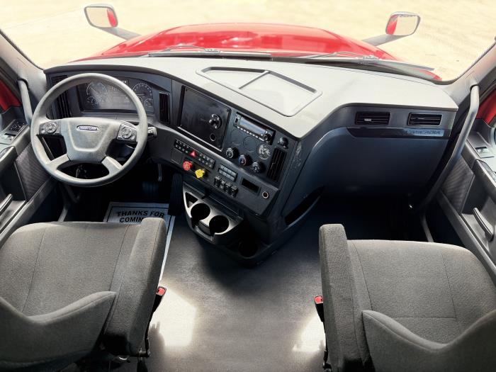 2023 Freightliner Cascadia-24