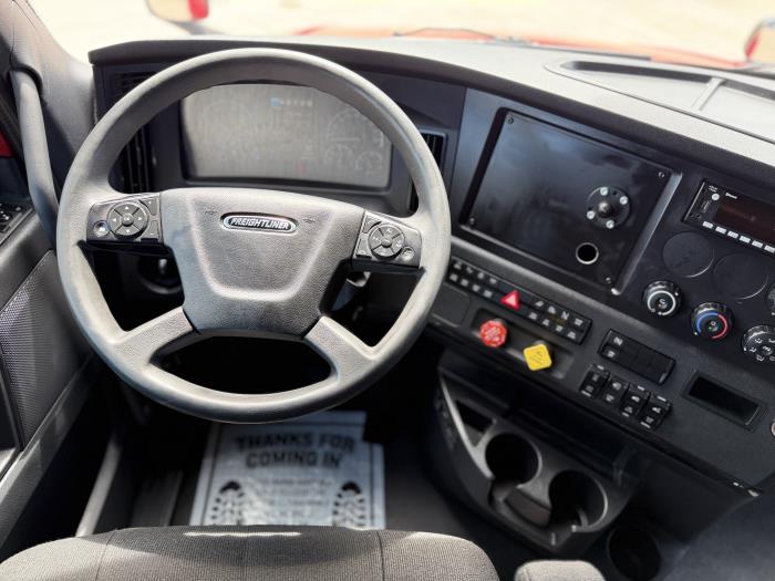 2023 Freightliner Cascadia-25