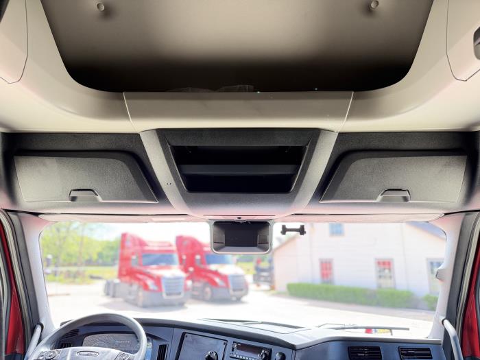 2023 Freightliner Cascadia-28