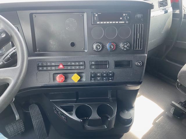 2023 Freightliner Cascadia-19