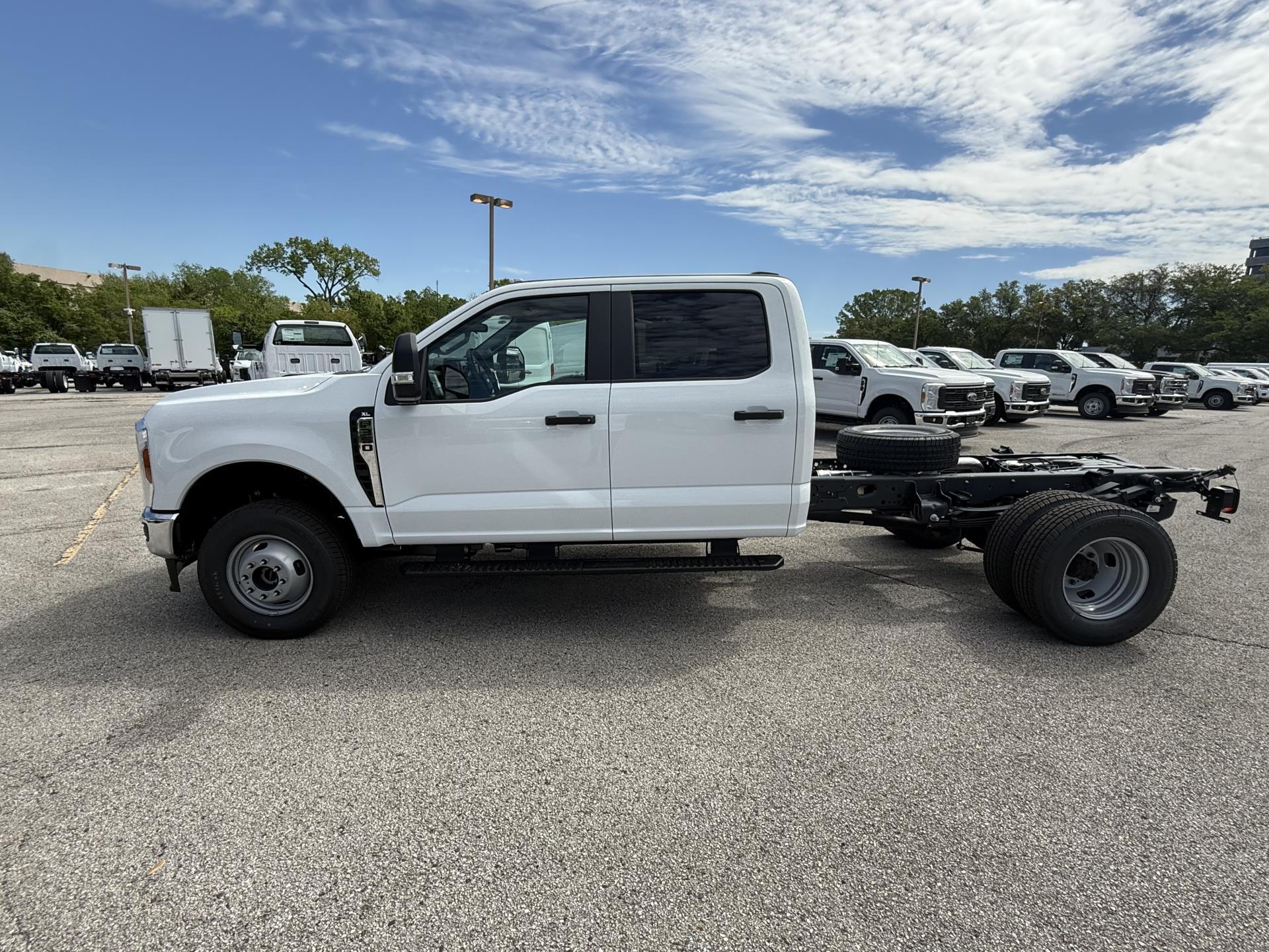 New 2026 Ford F-350 - photo 2