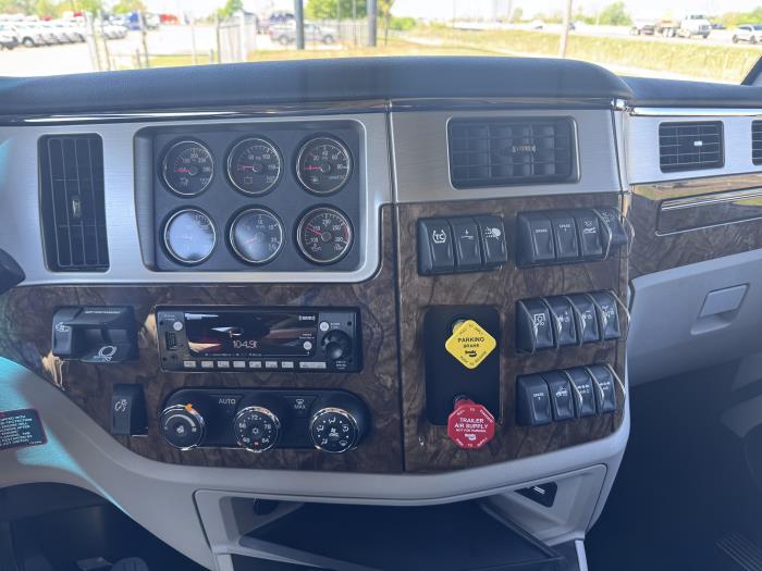2027 Peterbilt - image 16