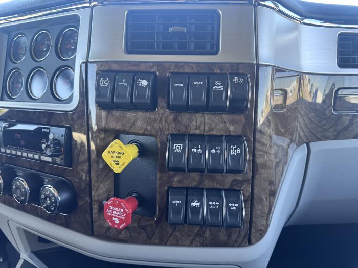 2027 Peterbilt - image 17